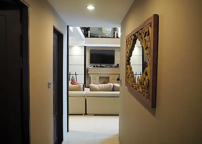 Custom Design Loft With Views And Rooftop Pool 曼谷
